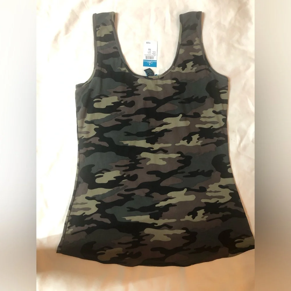 RUE 21 CAMO TANK TOP - Picture 2 of 6
